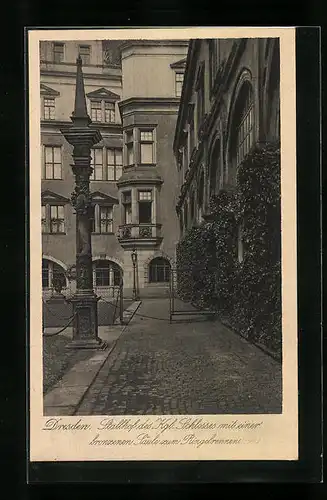 AK Dresden, Stallhof des Kgl. Schlosses mit einer bronzenen Säule zum Ringelrennen