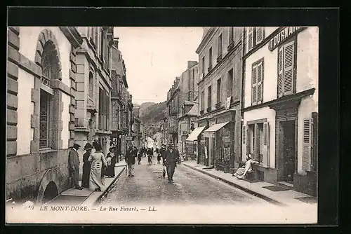 AK Le Mont-Dore, La Rue Favart, Strassenpartie