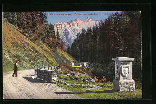 AK Urnerboden, Klausenstrasse, am Grenzstein zwischen Uri und Glarus