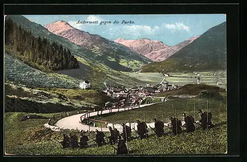 AK Andermatt, Soldaten an der Strasse in die Stadt mit Blick gegen die Furka