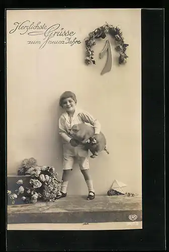 Foto-AK EAS: Kleiner Junge mit Ferkel unterm Arm, Neujahrsgruss