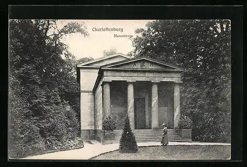 AK Berlin-Charlottenburg, Spaziergang am Mausoleum