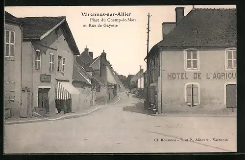 AK Varennes-sur-Allier, Place du Champ - de - Mars et Rue de Gayette