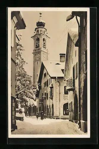 AK Samaden, Strassenpartie mit Kirche u. Bäckerei im Schnee