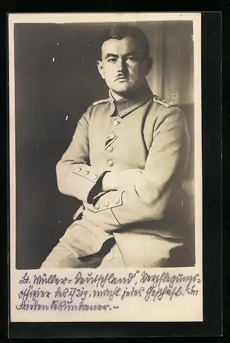 AK Lt. Müller, Uniformfoto, sitzend abgelichtet