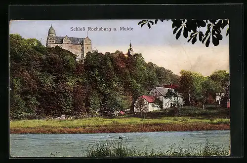 AK Rochsburg a. Mulde, Blick vom Ufer hinauf zum Schloss