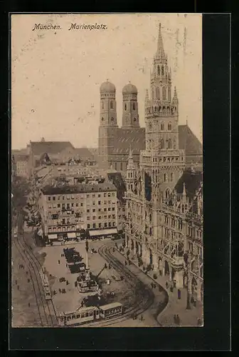 AK München, Marienplatz mit Strassenbahnen aus der Vogelschau