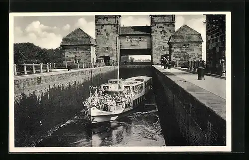 AK Minden i. W., Fähre passiert die Schachtschleuse