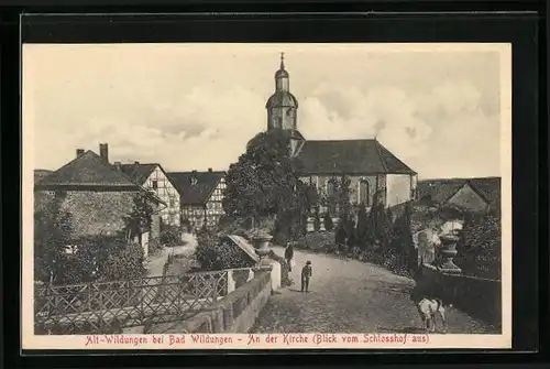 AK Alt-Wildungen, Blick vom Schlosshof auf die Kirche