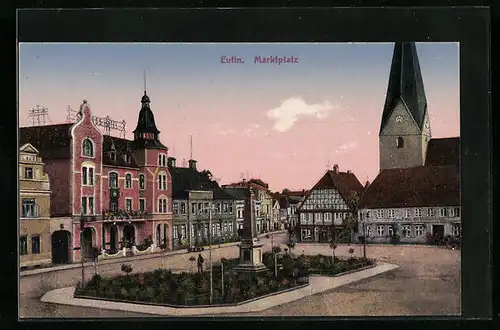 AK Eutin, Marktplatz mit Schloss-Hotel, Kirche und Denkmal