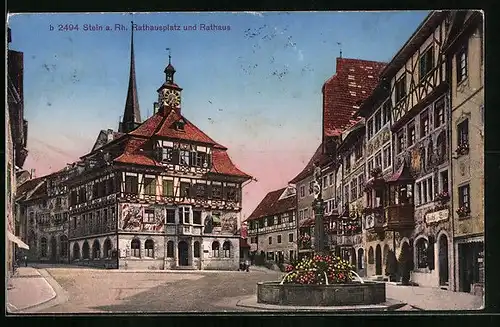 AK Stein a. Rh., Partie am Rathausplatz mit Rathaus und Brunnen