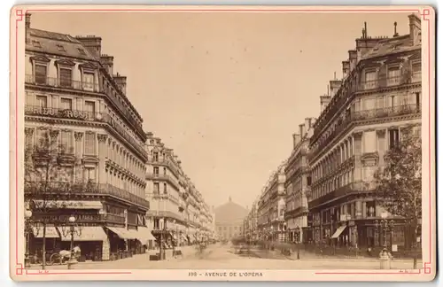 Fotografie Albert Hautecoeur, Paris, Ansicht Paris, Blick in die Avenue de L`Opera mit Geschäften, 1882