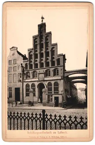 Fotografie J. Nöhring, Lübeck, Ansicht Lübeck, Blick auf das Haus der Schiffergesellschaft