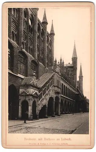 Fotografie J. Nöhring, Lübeck, Ansicht Lübeck, Blick in die Breitestrasse mit dem Rathaus