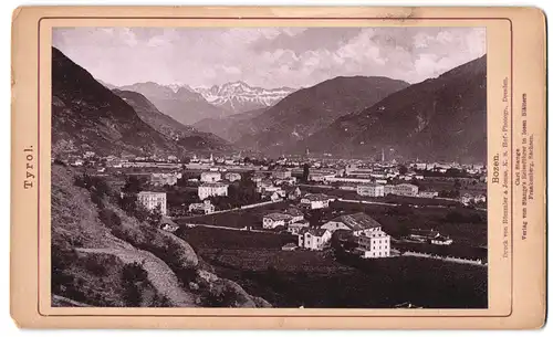 Fotografie Römmler & Jonas, Dresden, Ansicht Bozen, Blick auf die Stadt mit Wohnhäusern