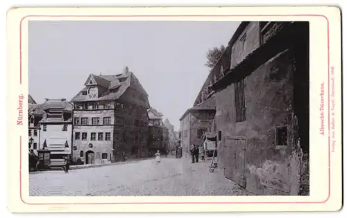 Fotografie Zedler & Vogel, Darmstadt, Ansicht Nürnberg, Strassenpartie am Albrecht Dürer Haus