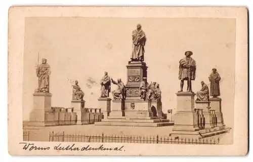 Fotografie unbekannter Fotograf, Ansicht Worms, Blick auf das Lutherdenkmal, Gruppe