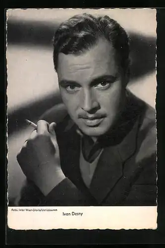 AK Schauspieler Ivan Desny mit Zigarette