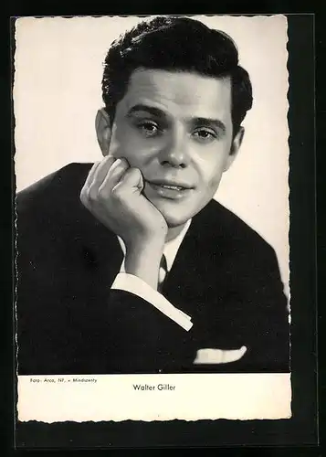 AK Schauspieler Walter Giller, lächelnd, formell