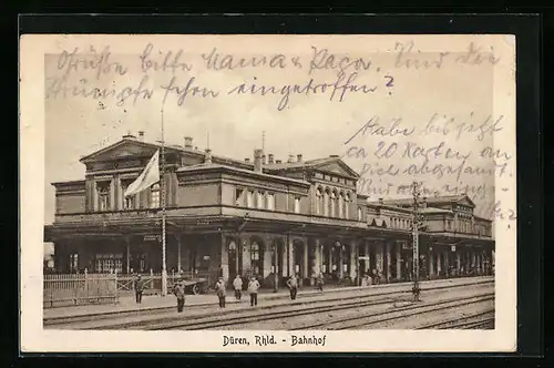 AK Düren /Rhld., Bahnhof mit wartenden Fahrgästen
