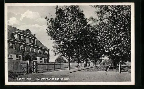 AK Assenheim, Hautpstrasse mit Schule