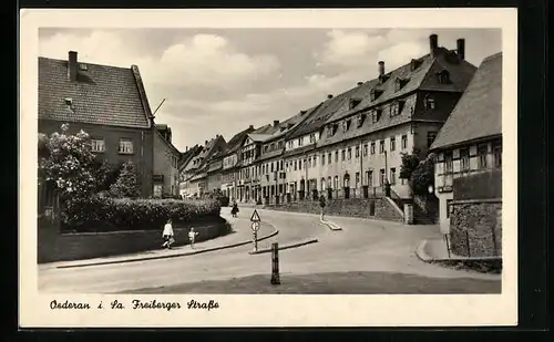AK Oederan i. Sa., Freiberger Strasse mit Passanten