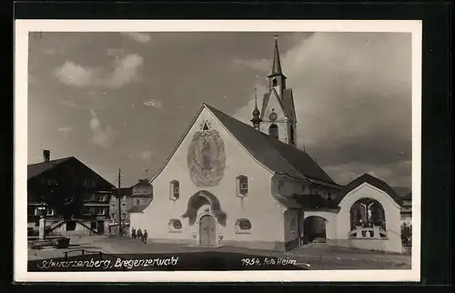 AK Schwarzenberg /Bregenzerwald, Strassenpartie mit Kirche und Brunnen