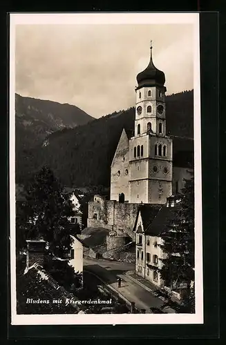 AK Bludenz, Ortspartie mit Kirche und Kriegerdenkmal
