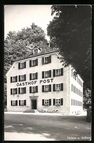 AK Dalaas a. Arlberg, Gasthof Post von der Strasse gesehen