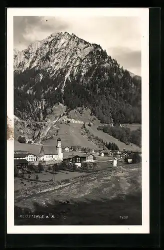 AK Klösterle a. A., Ortsansicht mit Arlberg