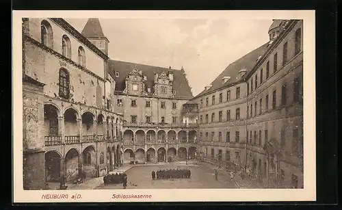 AK Neuburg a. D., Innenhof der Schlosskaserne