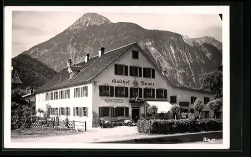 AK Bings, Gasthof zur Sonne gegen Alpenlandschaft