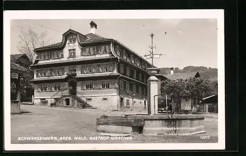 AK Schwarzenberg im Breg. Wald, Gasthof Hirschen in der Strassenansicht mit Brunnen