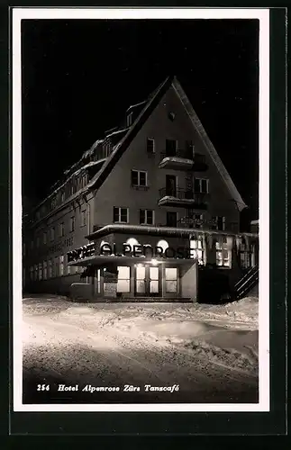 AK Zürs, Verschneite Strassenpartie mit Hotel Alpenrose