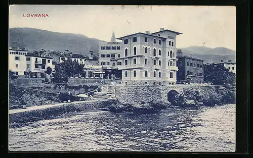 AK Lovrana, Ortsansicht mit Hotel