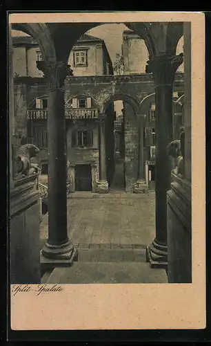 AK Split, Säulenbögen und Häuser