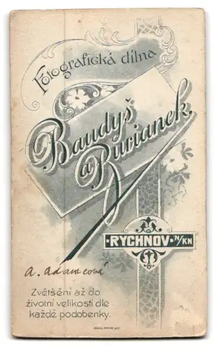 Fotografie Baudys a Burianek, Rychnov, eine Frau im Sonntagskleid