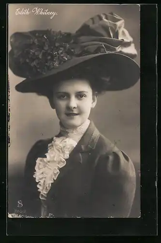 AK Schauspielerin Edith Whitney mit einem grossen Hut, als wohlhabende Frau