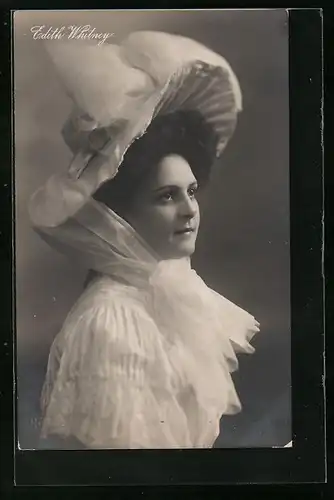 AK Schauspielerin Edith Whitney mit grossem Hut und viel Tüll-Stoff