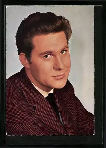 AK Schauspieler Willy Hagara schaut in die Kamera