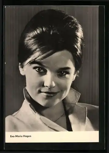 AK Schauspielerin Eva-Maria Hagen lächelt in die Kamera