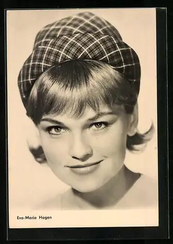 AK Schauspielerin Eva-Maria Hagen trägt einen Hut