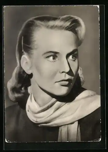 AK Schauspielerin Karla Runkehl konzentriert sich