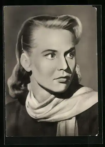 AK Schauspielerin Karla Runkehl konzentriert sich