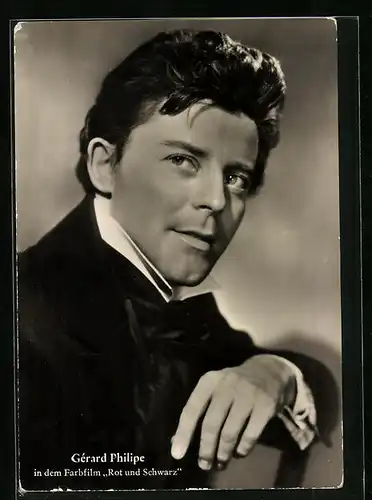 AK Schauspieler Gerard Philipe schaut in die Kamera
