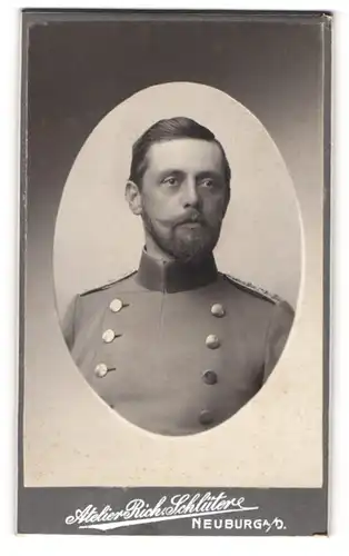 Fotografie Rich. Schlüter, Neuburg a. D., Soldat in Uniform Rgt. 15 mit Vollbart