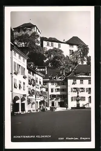 AK Feldkirch, Schattenburg mit Platz und Geschäften