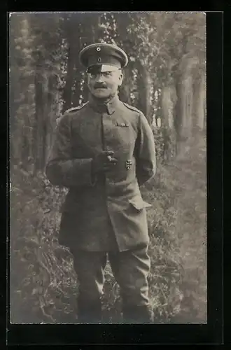AK Uniformfoto eines deutschen Offiziers mit Eisernem Kreuz