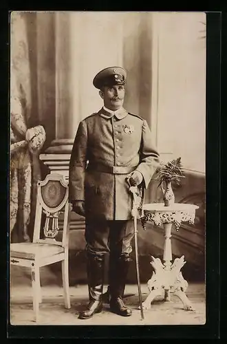 AK Uniformfoto eines deutschen Offiziers mit Eisernem Kreuz und Säbel