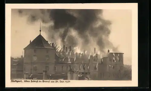 AK Stuttgart, Altes Schloss in Brand am 21. Dezember 1931